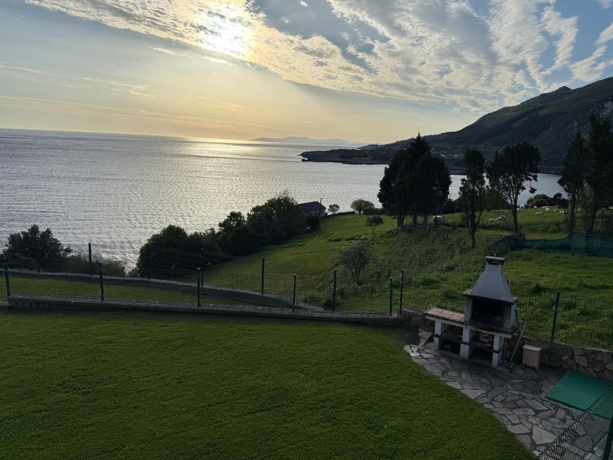 Villa La Ballena De Sonabia Orinon Exteriér fotografie